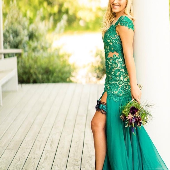 Size 4 prom dress - Picture 3 of 6